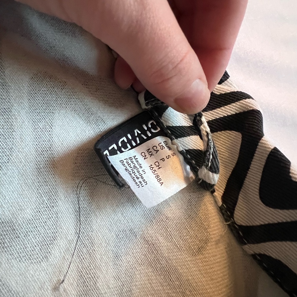 H&M Cropped Patterned Zig-Zag Denim Jacket - image 5